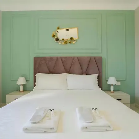 Hideaways 2 , Stunning View & Luxury * Tirana