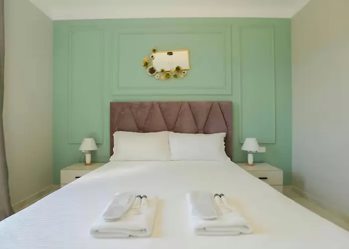 Hideaways 2 , Stunning View & Luxury * Τίρανα