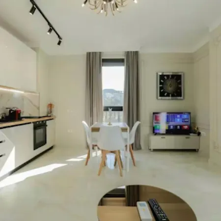 Tirana Hideaways 2 , Stunning View & Parking Τίρανα