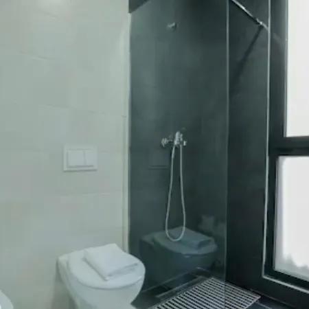 Διαμέρισμα Tirana Hideaways 2 , Stunning View & Parking